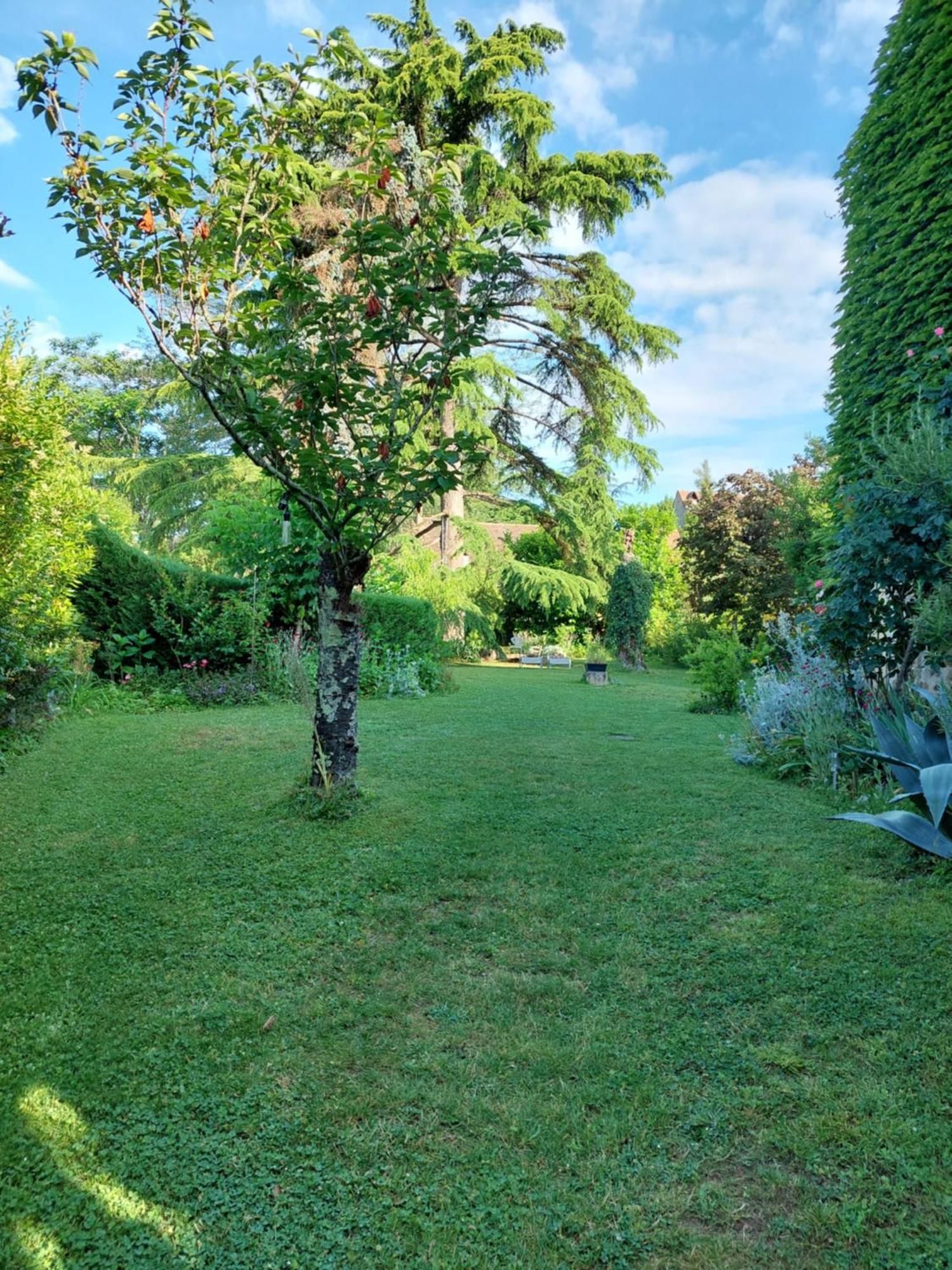 Rue Du Chateau Lalinde Exteriör bild
