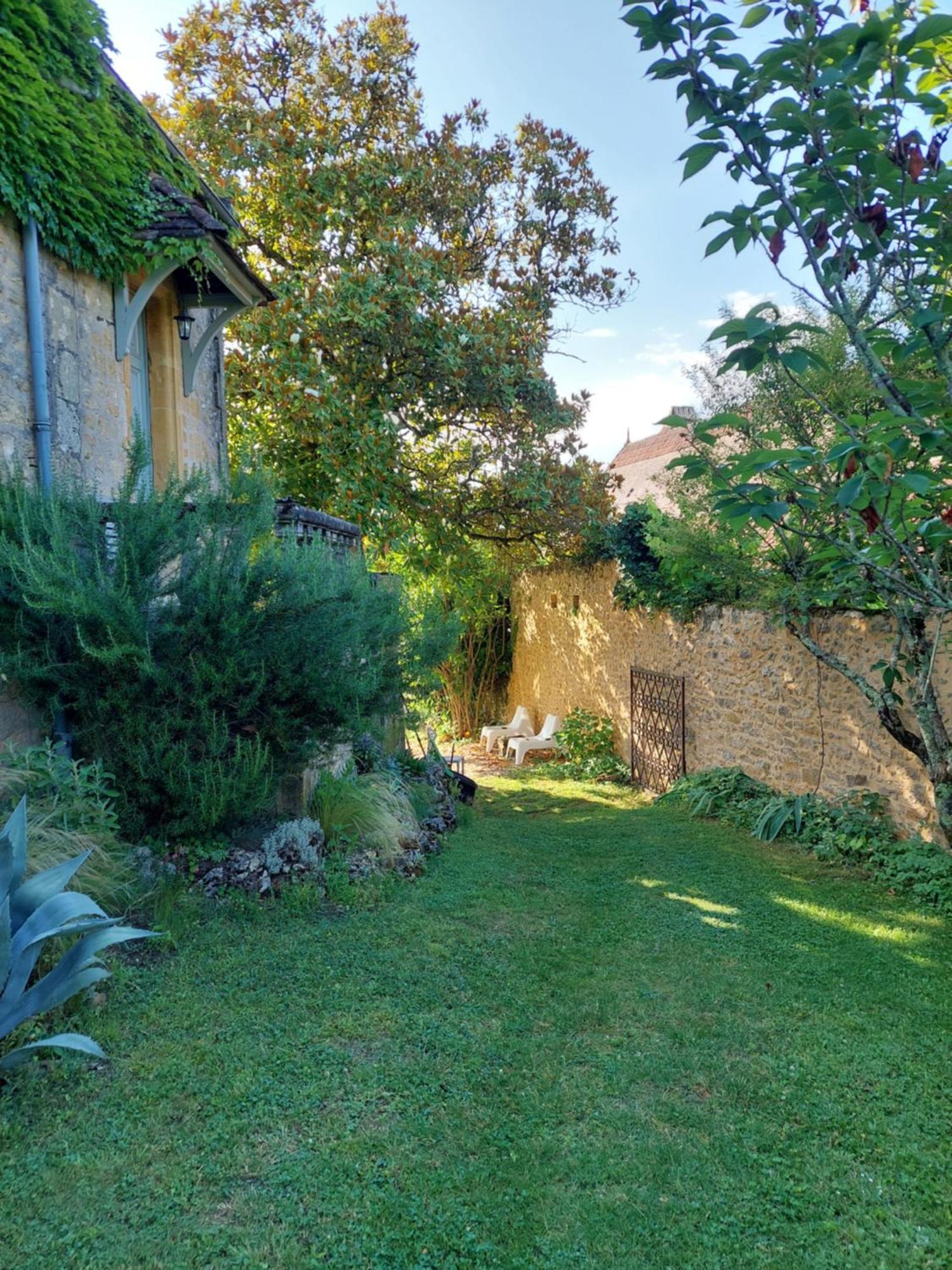 Rue Du Chateau Lalinde Exteriör bild